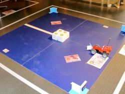 Geschick ist hier gefragt. Rangiere die Würfel in die Ecken ohne das diese das Spielfeld verlassen!